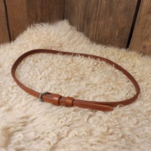 _alaturparemmi_ratsun suitset__käsin ommellut suitset_mittatilaussuitset_suitset mittatilaustyönä_käsin tehdyt suitset_kotimaiset suitset_suomessa valmistetut suitset_bridlemaker_laadukkaat suitset_koristeelliset suitset_suitset strasseilla_suitset laadukasta nahkaa_