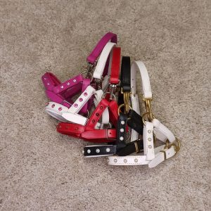 _alpakan nahkariimu_nahkariimu alpakalle_alpacahalter_leather halter for alpaca_alpaca headcollar_alpakan riimu strasseilla_käsin tehty nahkariimu_käsityönä valmistettu nahkariimu_suomessa valmistetut nahkatuotteet_nahkatuotteet käsityönä_laadukkaat kotimaiset nahkatuotteet_