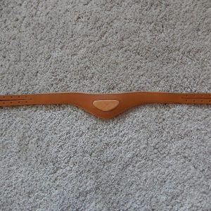 _muotoiltu niskahihna_anatominen niskahihna_pehmustettu niskahihna_käsin ommellut suitset_mittatilaussuitset_suitset mittatilaustyönä_käsin tehdyt suitset_kotimaiset suitset_suomessa valmistetut suitset_bridlemaker_laadukkaat suitset_koristeelliset suitset_suitset strasseilla_suitset laadukasta nahkaa_