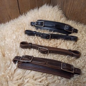 _hackamoren turparemmi_hackamoren remmit_poskihihnat leukahihnalla_hackamore poskihihnat_hackamore poskiremmit_muotoiltu niskahihna_anatominen niskahihna_pehmustettu niskahihna_käsin ommellut suitset_mittatilaussuitset_suitset mittatilaustyönä_käsin tehdyt suitset_kotimaiset suitset_suomessa valmistetut suitset_bridlemaker_laadukkaat suitset_koristeelliset suitset_suitset strasseilla_suitset laadukasta nahkaa_