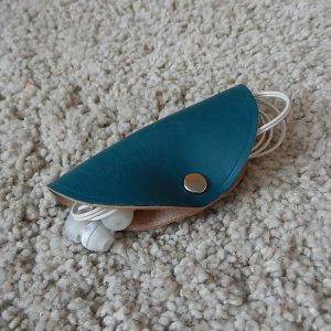 _johtopidike_jothopidike nahkaa__nahkatuotteet tilaustyönä_kotimaiset nahkatuotteet_suomessa valmistetut nahkatuotteet_