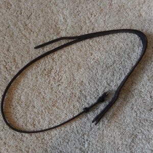 _muotoiltu niskahihna_anatominen niskahihna_pehmustettu niskahihna_käsin ommellut suitset_mittatilaussuitset_suitset mittatilaustyönä_käsin tehdyt suitset_kotimaiset suitset_suomessa valmistetut suitset_bridlemaker_laadukkaat suitset_koristeelliset suitset_suitset strasseilla_suitset laadukasta nahkaa_suitsien osat mittatilauksena_