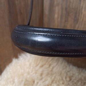 _profiloitu turparemmi_ratsun suitset__käsin ommellut suitset_mittatilaussuitset_suitset mittatilaustyönä_käsin tehdyt suitset_kotimaiset suitset_suomessa valmistetut suitset_bridlemaker_laadukkaat suitset_koristeelliset suitset_suitset strasseilla_suitset laadukasta nahkaa_