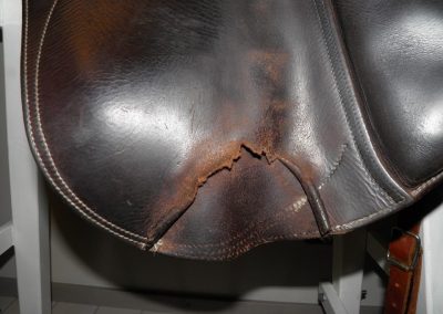 satulansiiven paikkaus_satuloiden toppaus__satulan toppaus_kaikkien villojen vaihto_satulaseppä_valjasseppä_satulaseppä joensuu_satulaseppä kitee_satulaseppä savonlinna_hevosvarusteiden korjaus_selkärangantilan levennys_satulan runkotarkastus_