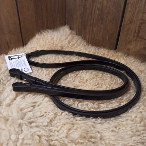 _sileät nahkaohjat_ratsuohjat_ratsun suitset__käsin ommellut suitset_mittatilaussuitset_suitset mittatilaustyönä_käsin tehdyt suitset_kotimaiset suitset_suomessa valmistetut suitset_bridlemaker_laadukkaat suitset_koristeelliset suitset_suitset strasseilla_suitset laadukasta nahkaa_