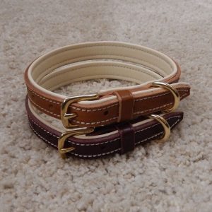 _mittatilaus kaulapanta_kaulapanta strasseilla_strassikaulapanta_ pehmustettu nahkapanta_kotimainen nahkapanta_suomessa tehdyt koiravarusteet_kotimainen koiran panta_kaulapannat toiveiden mukaan_laadukas koiran kaulapanta_kestävä koiran panta_käsin tehty koiran kaulapanta_