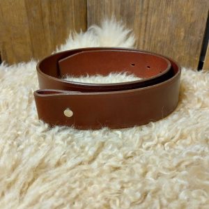 _laadukas nahkavyö_käsin tehty nahkavyö_kestävä nahkavyö_suomessa tehty nahkavyö_laadukasta nahkaa_kasviparkittua nahkaa_nahkavyö tilaustyönä_lahjaidea äidille_lahjaidea_lahjaidea naiselle_lahjaidea isänpäivä_lahjaidea miehelle_lahjaidea pojalle_nahkavyö 40mm_